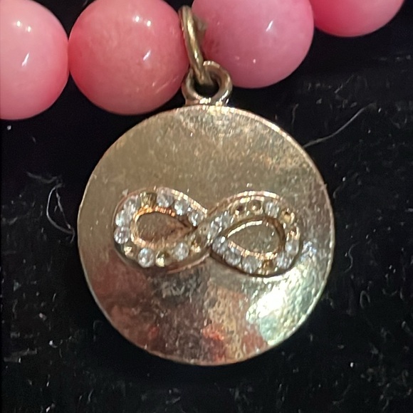 8” bracelet w/25 round pink marble beaded with 1” gold tone Breast Cancer charm - Picture 5 of 10